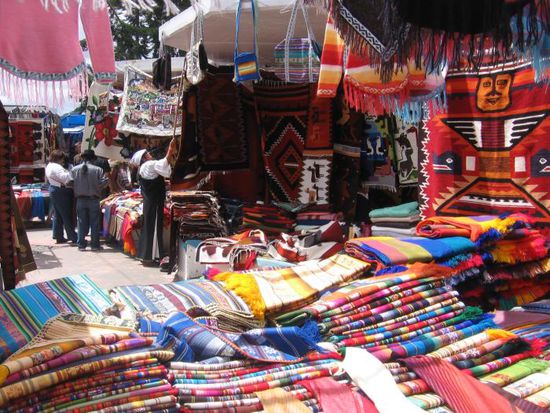 Marktstände soweit man blicken kann