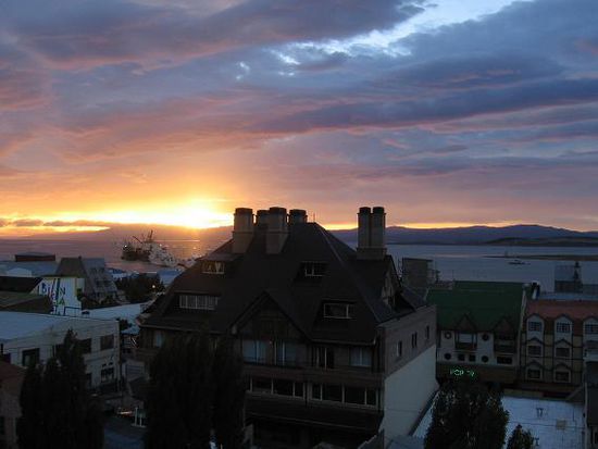 Sonnenaufgang ueber dem Beaglekanal vom unserem Zimmerfenster aus.