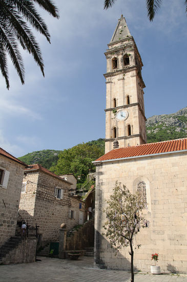 Am Hauptplatz von Perast