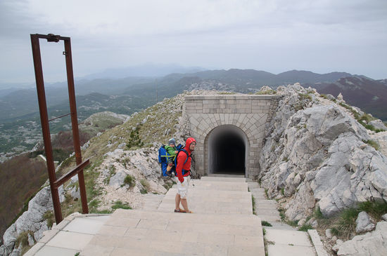 Und dann wirds uns zu kalt und wir gehen den Tunnel zurück zu unserem Auto.