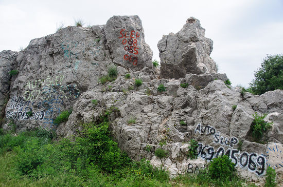 Sollte man hier ein Problem mit dem Auto haben, Telefonnummern von Abschleppdiensten stehen hier genug.