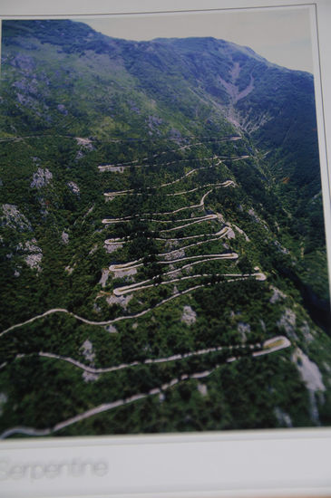 Serpentinen noch und nöcher, und was man hier sieht sind nur die bis zur Abzweigung zum Nationalpark. Danach gings nocheinmal 700hm bergauf.