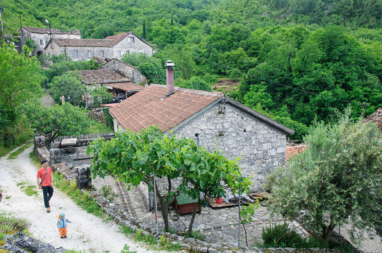 Rundgang durch Godinje