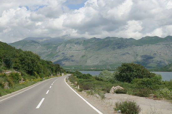 Hinter der nächsten Kurve sollte Albanien sein.