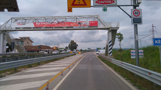 Und plötzlich taucht eine Kreuzung auf der Autobahn auf