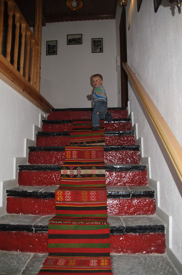 Im Castle Hotel. Das Rot ist übrigens die Nationalfarbe von Albanien, gleich wie auf der Flagge