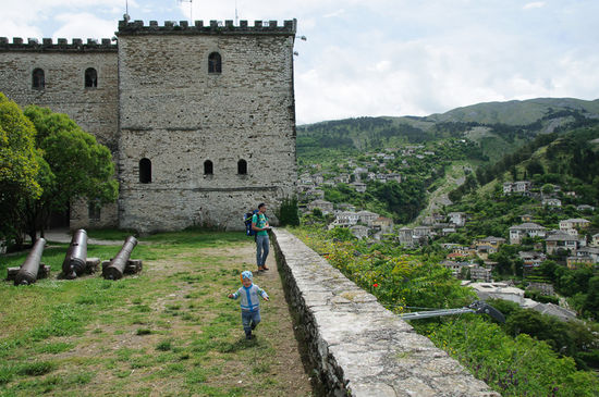 Von den Burgmauern hat man einen schönen Blick auf die Stadt