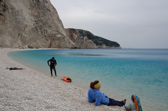 Ein Harpunenfischer macht sich bereit, Georg nennt ihn gleich "Fisch"
