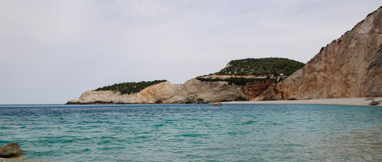 Blick zurück, etwa in der Bildmitte gleich rechts neben dem kleinen Einschnitt parkt unser Auto.