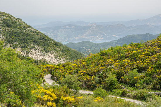 Die Strasse geht wieder runter...