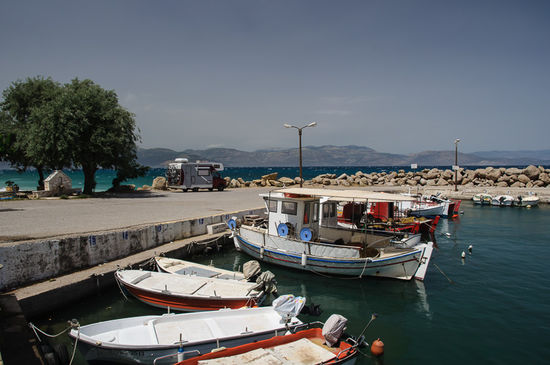 Am Hafen von Diakopto