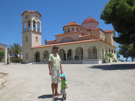 Die Kirche, mit dem "Ding-Dong"-Turm, wie Georg zu den Kirchtürmen sagt