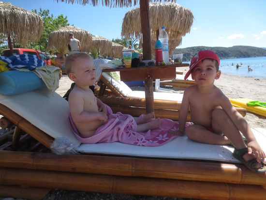 ... und dann im Schatten Kekse verdrücken.