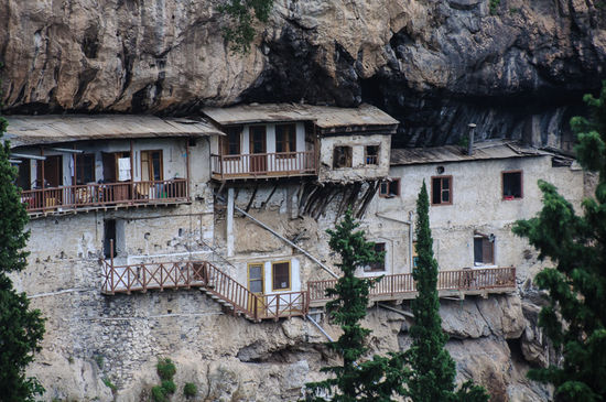 Das Podromou Kloster, spektakulär in den Felsen gebaut