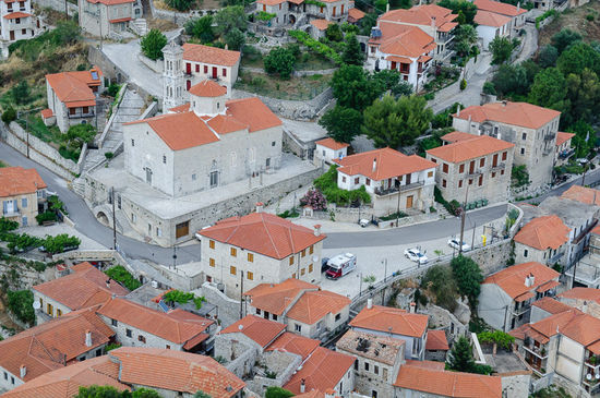 Unser Auto parkt am Hauptplatz. Seht ihr es?