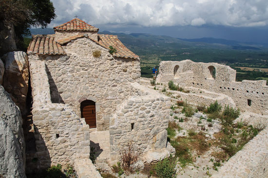 Eine byzantinische Kirche gleich unterhalb der Festung