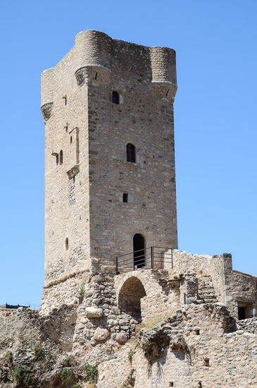 Der erste Wehrturm, den wir in der Mani sehen. Wir sind zwar hier in der äusseren Mani, aber auch hier gibt es diese Anlagen schon.