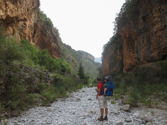 Es wird aber immer enger, ...