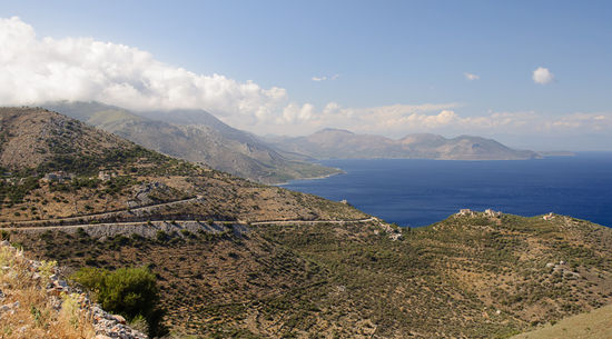 Ein Blick zurück auf die Ostküste, auf dem Weg hinauf nach Laggia