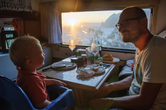 Also zurück ins Auto, essen und Sonnenuntergang ansehen.