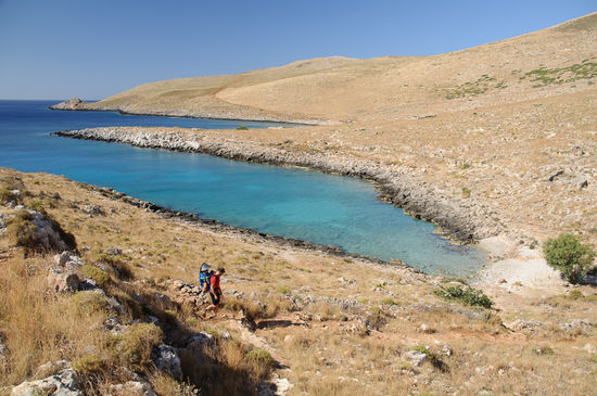 Am Beginn des Wanderwegs zum Kap Tenaro. Rechts unten beim Baum sieht man die kleine Badebucht wo wir unsere Mittagspause verbracht haben.