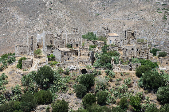 Erster Blick auf die Wehrtürme von Vathia