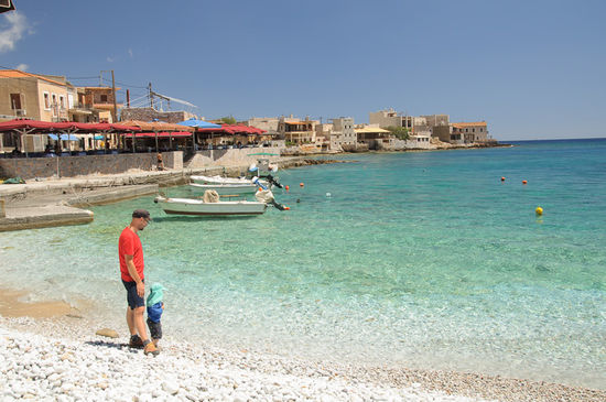 Es müssen natürlich wieder ein paar Steine fliegen.