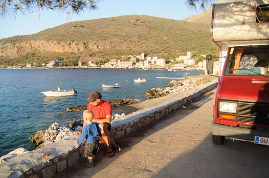 Und hier haben wir das Auto für die Nacht eingeparkt.