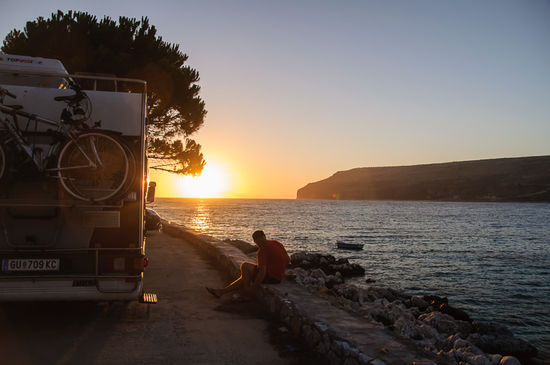 Sonnenuntergang am Hafen.