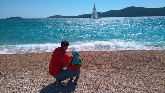 "Boot" und "Wasser" sind Georgs neue Lieblingswörter.
