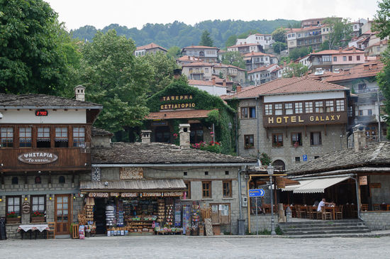 Am Hauptplatz von Metsovo