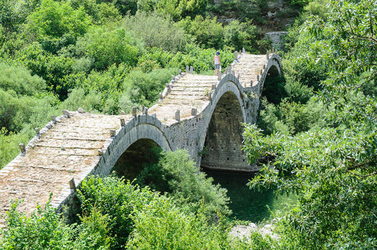 Und hier eine mit sogar drei Bögen