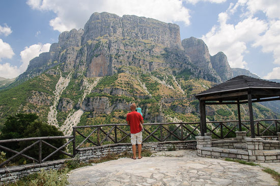 Nach dem Mittagessen sind wir zum Aussichtspunkt von Vikos spaziert