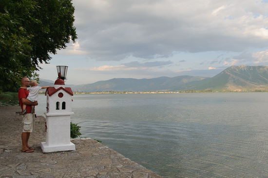 Unsere letzte Nacht in Griechenland, direkt am See von Kastoria.