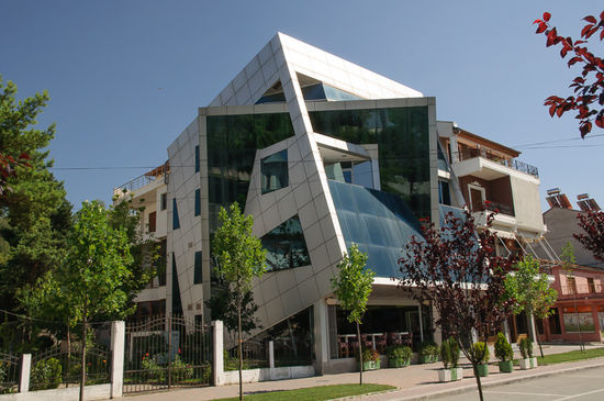 Korcas gegensätzliche Bauweisen...