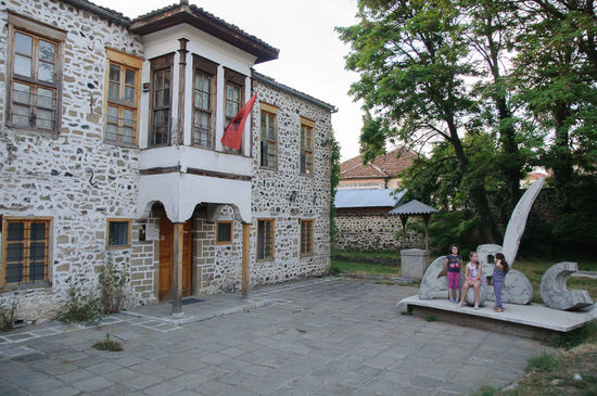 Die erste albanischsprachige Schule. Heute ist hier das nationale Bildungsmuseum untergebracht.