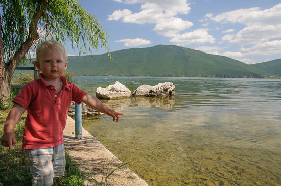 Georg sieht eine Wasserschlange