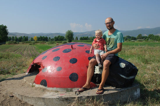 Der Bunker hier wurde zu einem Marienkäfer umfunktioniert.