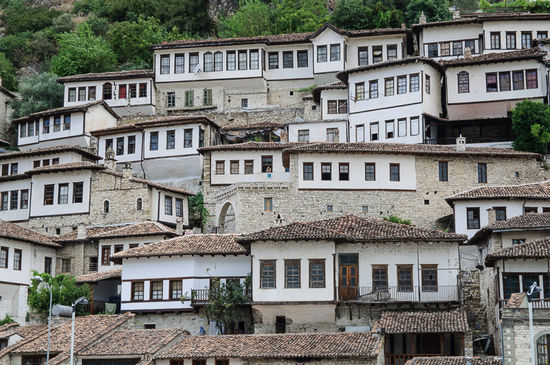 Berat wird auch die Stadt der 1000 Fenster genannt.