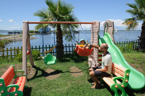 Im Restaurant, zuerst spielen, ...