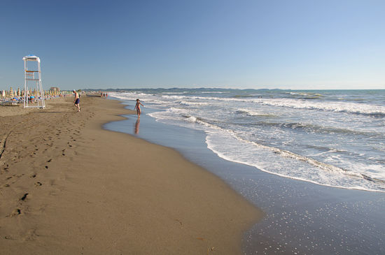 Am Strand von Tale, Sand soweit man blickt.