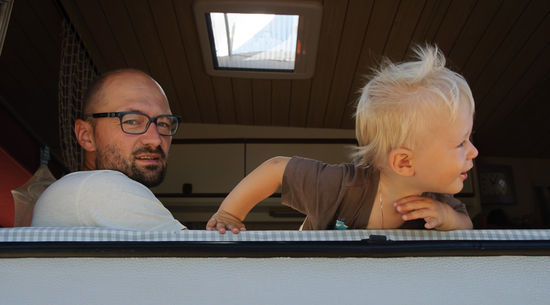Fenster auf, und der Wind streicht durch die Haare.