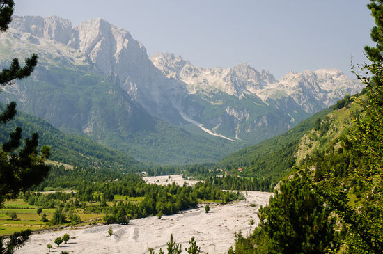 Der Talschluss mit dem Schotterbett der Valbona