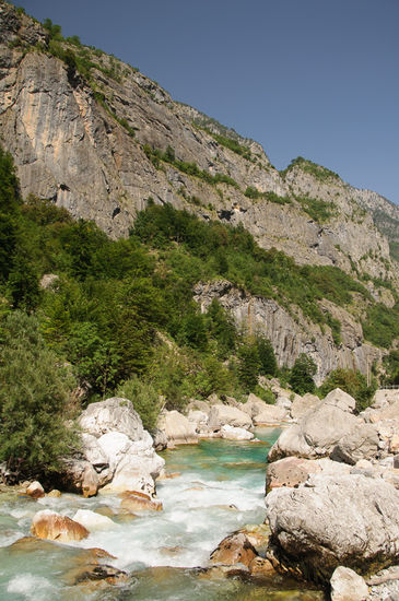 Die Valbona, hier schon eindrucksvoller als hinten im Tal
