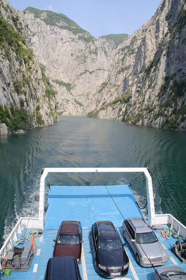 An manchen Stellen ist der See sehr eng.