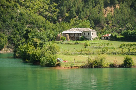 Gegen Ende der Fahrt werden die Siedlungen wieder ein wenig mehr.