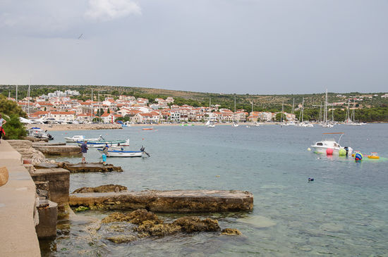 Primosten ist eine kleine Hafenstadt.