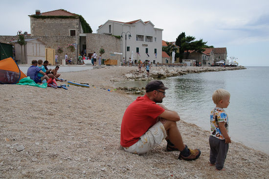 Es bleibt auch Zeit um am Strand ein wenig zu faulenzen und Steine zu schmeissen.