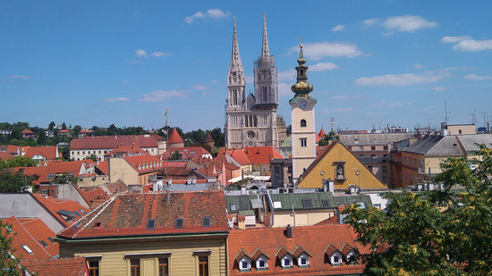 Blick vom Burghügel über die Altstadt.