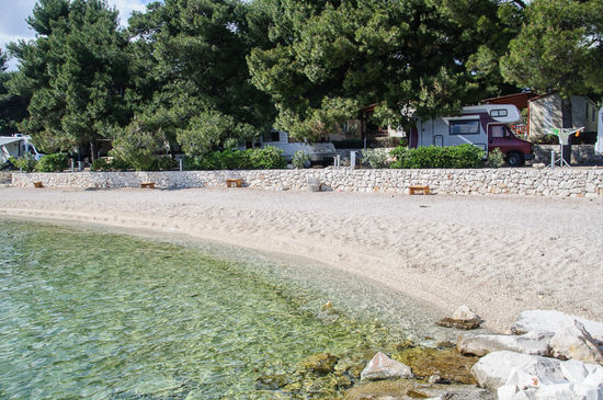 ... ein schöner Strand direkt vor unserem Wohnmobil (das ihr da im Hintergrund stehen seht)